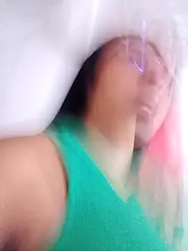 Elowen Clark online show from February 18, 6:59 pm