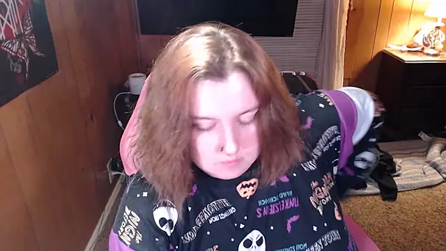 vanessraine online show from February 4, 3:45 am