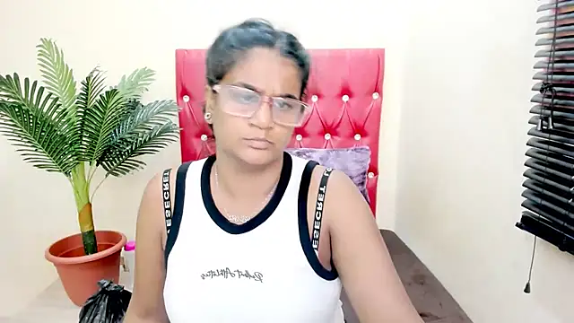 Strawberry Lips online show from November 11, 4:45 am