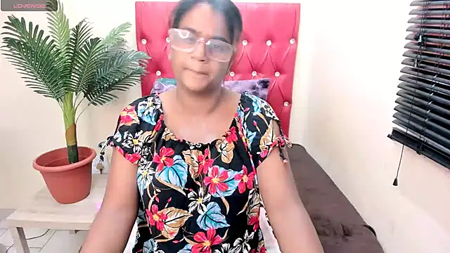 Strawberry Lips online show from November 13, 4:44 am