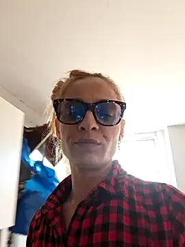 Snapshot of aellabeyonce chatting on April 16, 3:13 pm aellabeyonce online show from April 16, 3:13 pm