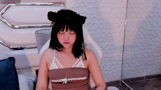 TatiLee online show from November 14, 6:50 pm