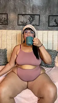 Snapshot of aranzzalatin chatting on February 1, 12:48 pm aranzzalatin online show from February 1, 12:48 pm