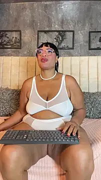 Snapshot of aranzzalatin chatting on February 2, 12:15 pm aranzzalatin online show from February 2, 12:15 pm