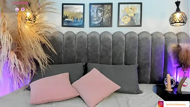 Viollet xoxo online show from October 14, 8:53 pm