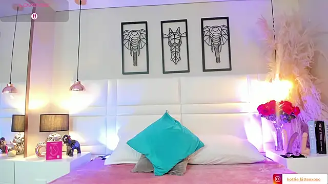 Viollet xoxo online show from November 13, 10:52 pm