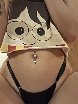 Snapshot of tinkerlu chatting on February 5, 7:35 am tinkerlu online show from February 5, 7:35 am