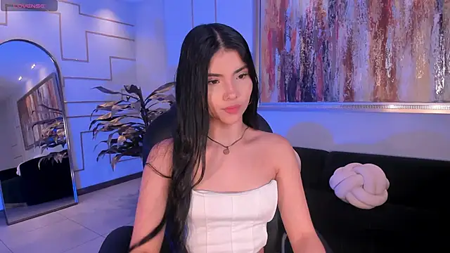 MiaLaurence online show from December 16, 7:30 pm