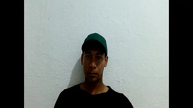Snapshot of RyanLeon01 chatting on July 13, 9:39 pm RyanLeon01 online show from July 13, 9:39 pm