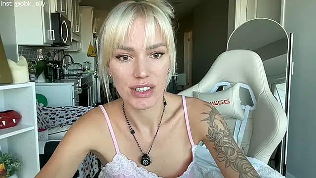 Snapshot of Ohbabykelly chatting on November 15, 9:11 pm Ohbabykelly online show from November 15, 9:11 pm