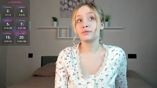 Julliakoill online show from October 30, 4:47 am