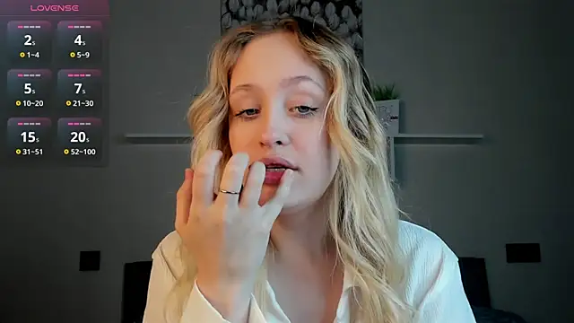 Julliakoill online show from December 2, 6:30 am