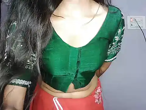 ROSE GOLDE online show from February 11, 6:35 pm