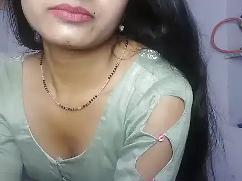 ROSE GOLDE online show from May 17, 3:08 pm