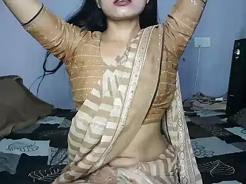ROSE GOLDE online show from May 27, 1:19 pm