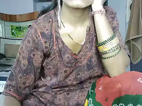 ROSE GOLDE online show from June 19, 6:51 am