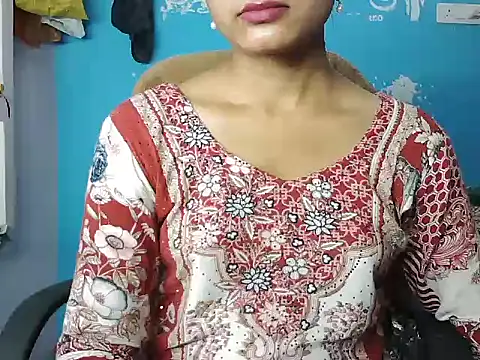 ROSE GOLDE online show from August 6, 1:57 pm