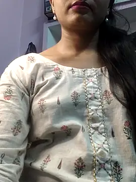 ROSE GOLDE online show from August 9, 6:24 pm