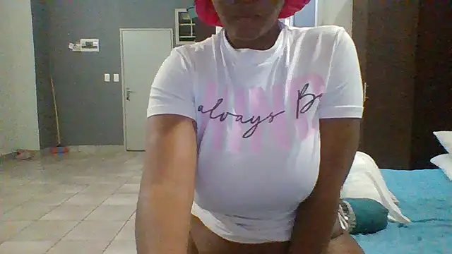 Snapshot of CouplesX96xx chatting on April 1, 7:22 pm CouplesX96xx online show from April 1, 7:22 pm