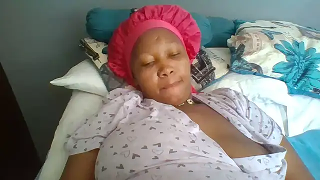 Snapshot of CouplesX96xx chatting on April 6, 9:32 am CouplesX96xx online show from April 6, 9:32 am