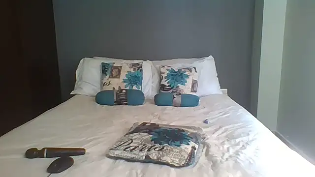 Snapshot of CouplesX96xx chatting on April 7, 10:15 am CouplesX96xx online show from April 7, 10:15 am