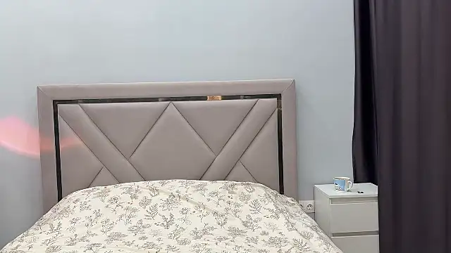 Wow Akemi online show from November 18, 8:08 am