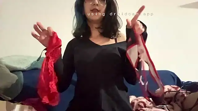 Snapshot of petitepeach6 chatting on February 21, 9:16 pm petitepeach6 online show from February 21, 9:16 pm