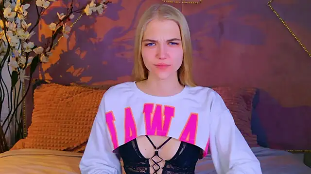 4example Chloe online show from October 20, 11:32 am