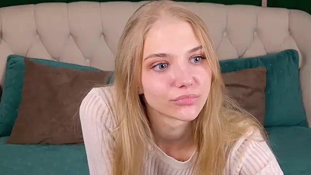 4example Chloe online show from March 11, 8:26 pm