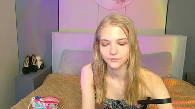 4example Chloe online show from April 14, 5:46 am