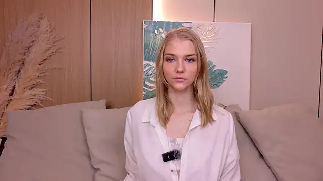 Snapshot of 4example_Chloe chatting on June 18, 5:30 am 4example Chloe online show from June 18, 5:30 am