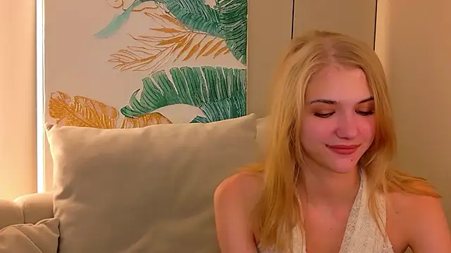 Snapshot of 4example_Chloe chatting on July 7, 6:47 am 4example Chloe online show from July 7, 6:47 am