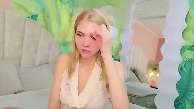Snapshot of 4example_Chloe chatting on July 12, 5:42 am 4example Chloe online show from July 12, 5:42 am