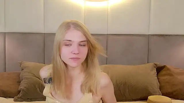 Snapshot of 4example_Chloe chatting on July 16, 5:46 am 4example Chloe online show from July 16, 5:46 am