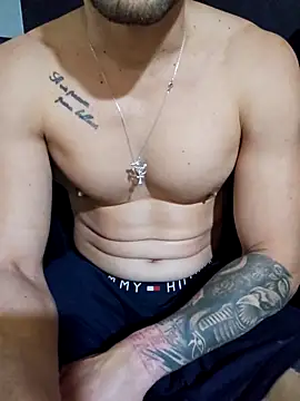 Snapshot of Dany2189 chatting on April 2, 8:28 pm Dany2189 online show from April 2, 8:28 pm