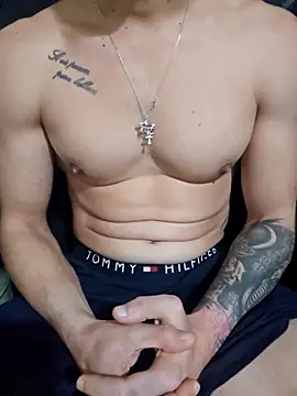 Snapshot of Dany2189 chatting on April 3, 3:21 pm Dany2189 online show from April 3, 3:21 pm