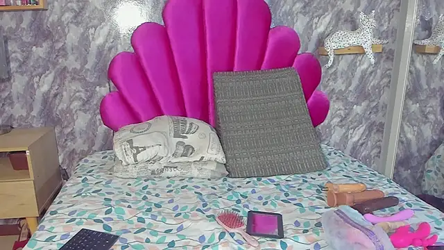 Snapshot of TANISHA_HILL chatting on September 23, 7:50 pm TANISHA HILL online show from September 23, 7:50 pm