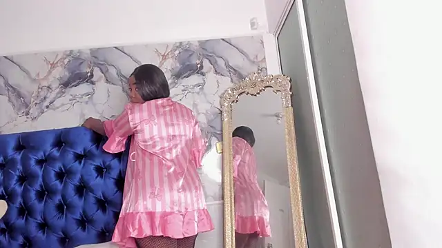 TANISHA HILL online show from December 20, 12:18 am