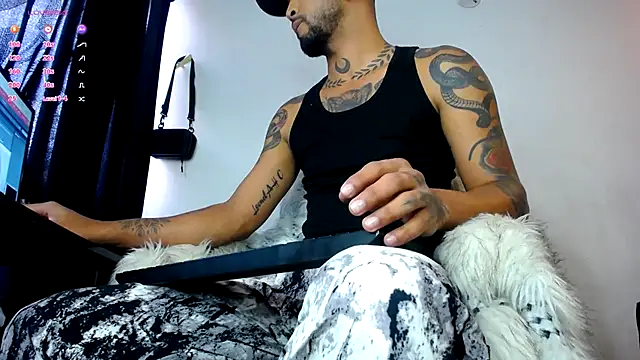 LickMyInk online show from October 20, 1:44 pm