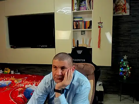 Snapshot of SpartacusDaddy48 chatting on January 6, 6:00 pm SpartacusDaddy48 online show from January 6, 6:00 pm