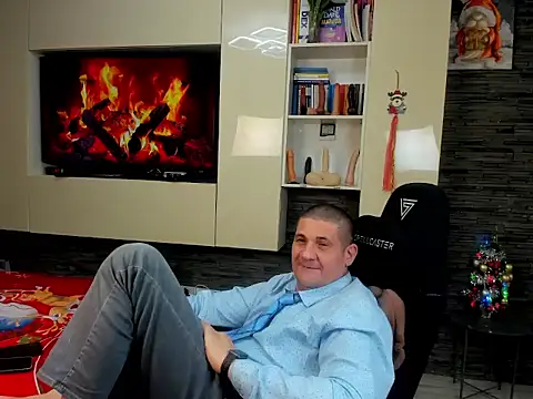 Snapshot of SpartacusDaddy48 chatting on January 10, 11:31 pm SpartacusDaddy48 online show from January 10, 11:31 pm