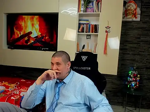 Snapshot of SpartacusDaddy48 chatting on January 12, 1:11 am SpartacusDaddy48 online show from January 12, 1:11 am