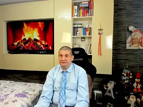 SpartacusDaddy48 online show from February 23, 3:53 pm