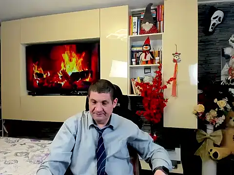 SpartacusDaddy48 online show from March 16, 10:25 pm