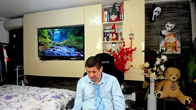 SpartacusDaddy48 online show from March 28, 12:21 am