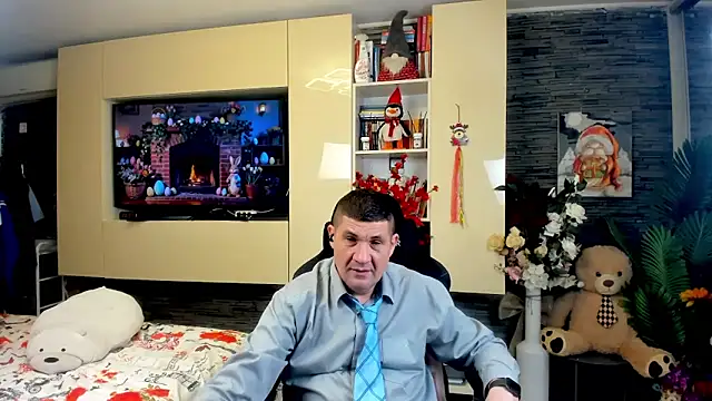 SpartacusDaddy48 online show from April 3, 8:18 pm