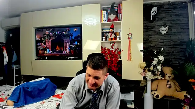 SpartacusDaddy48 online show from April 7, 5:57 pm