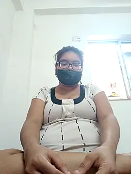Snapshot of Elie_couple143 chatting on October 3, 7:49 am Elie couple143 online show from October 3, 7:49 am