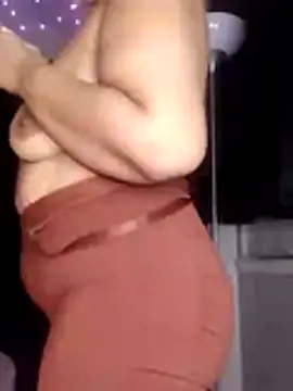 sweetnjuicyyy online show from November 11, 4:12 am