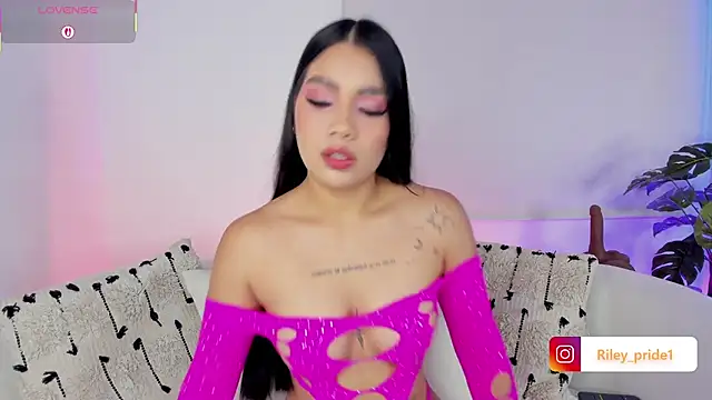 Cutie Riley online show from October 9, 3:32 pm